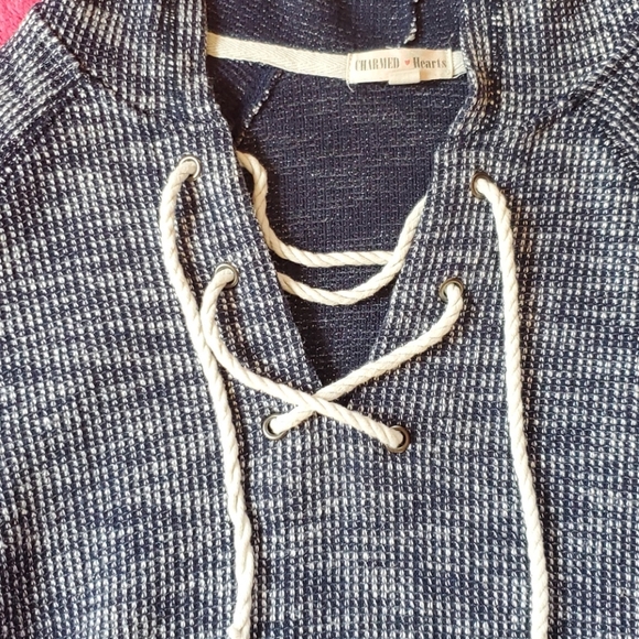 Blue and white hooded sweater - Picture 2 of 2